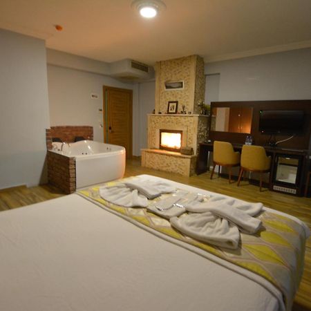 Hill River Hotel Ава Екстериор снимка
