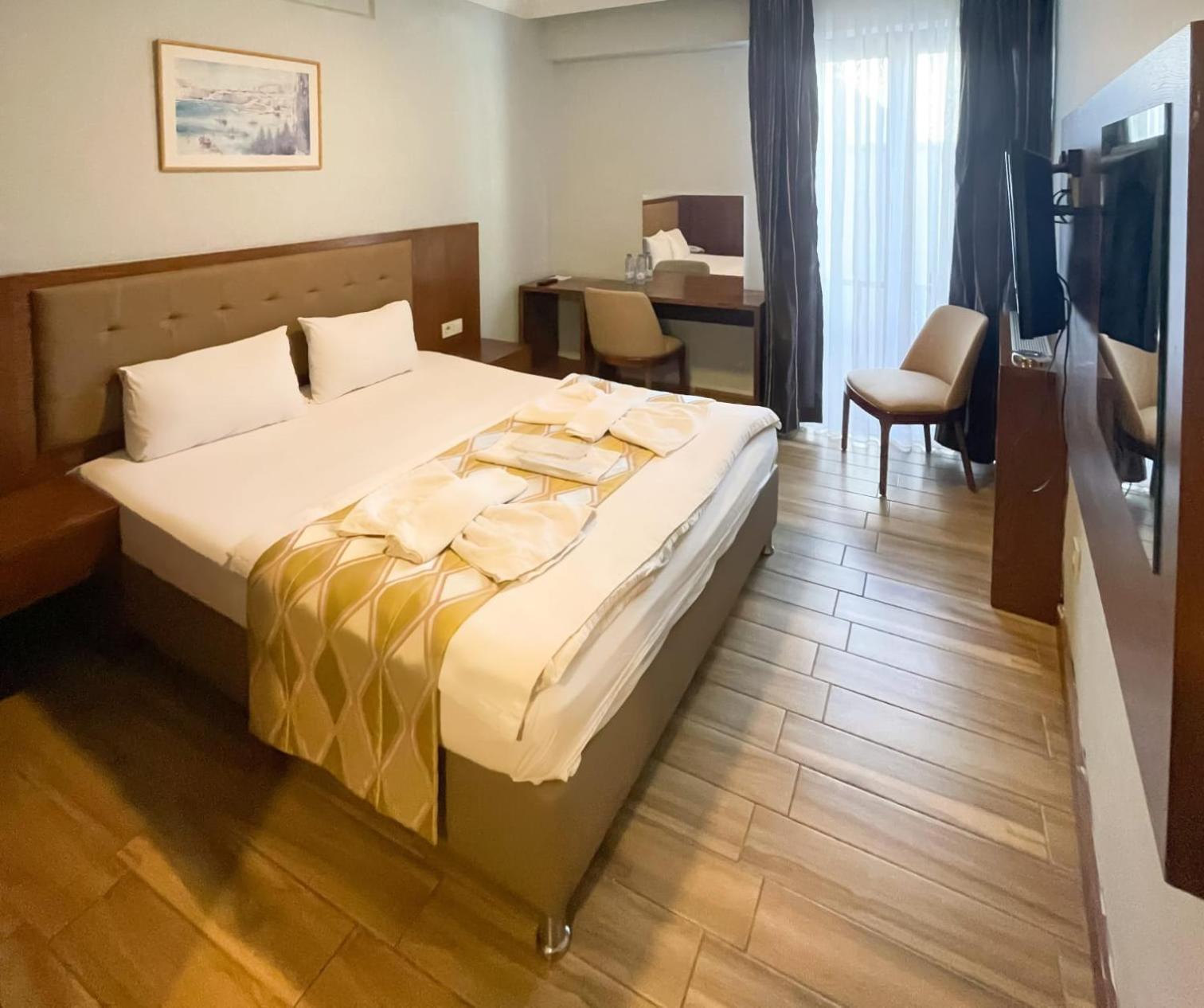 Hill River Hotel Ава Екстериор снимка