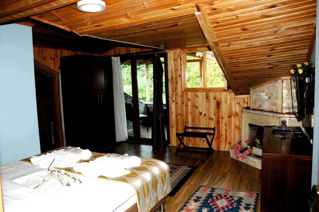 Hill River Hotel Ава Екстериор снимка