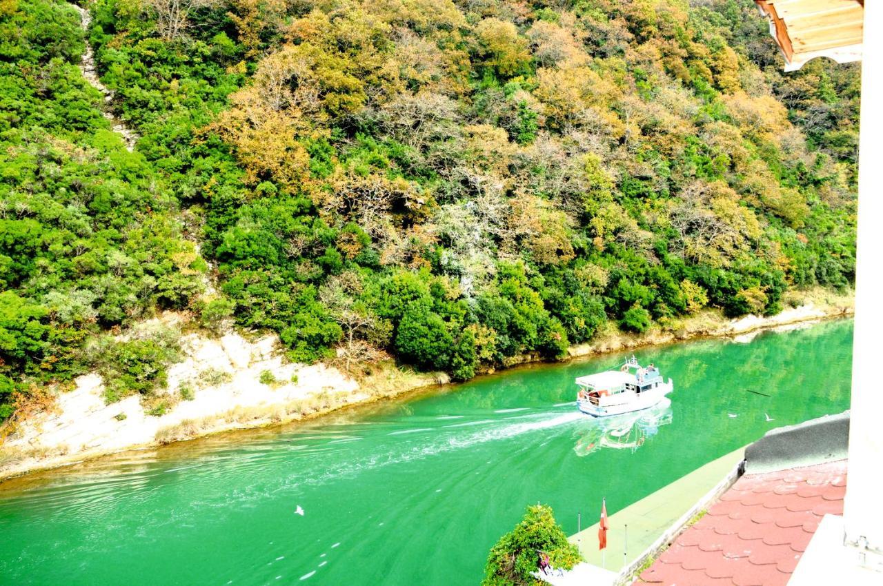 Hill River Hotel Ава Екстериор снимка